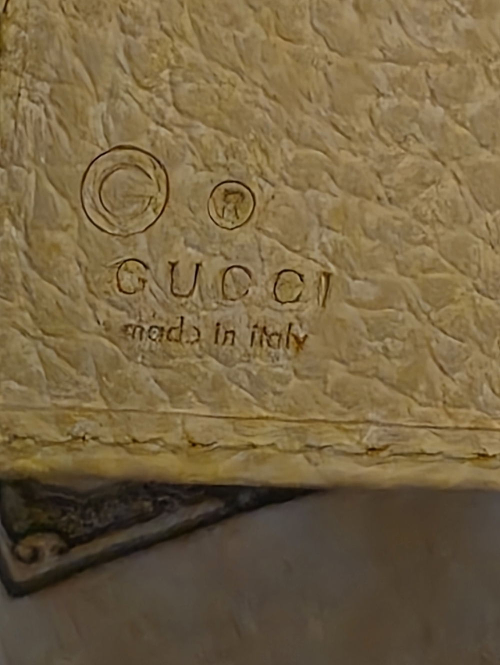 Gucci Interlocking G Bifold Wallet in a beige/LIKE NEW CONDITION/ FULL INCLUSION - Picture 11 of 13